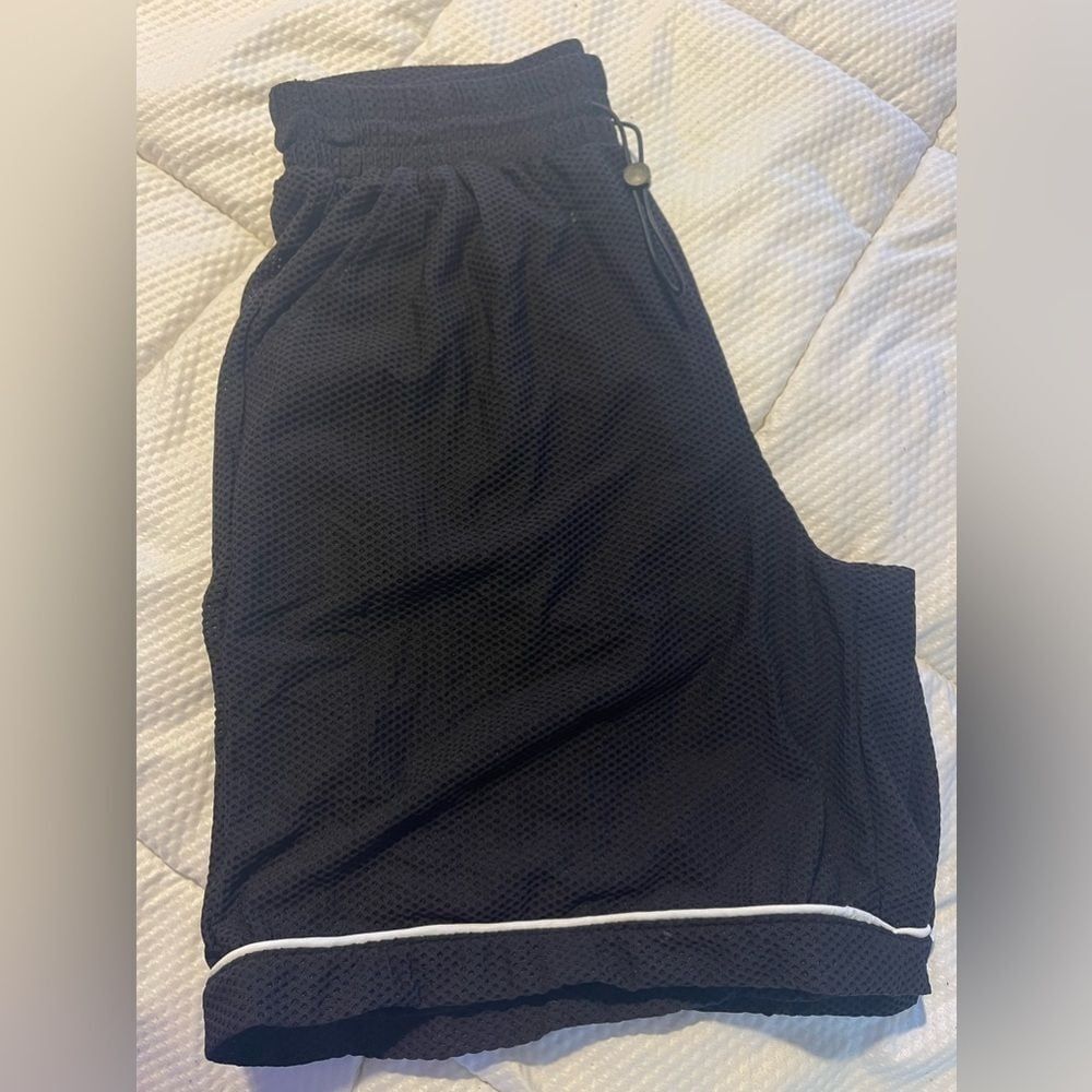 Woman's black‎ shorts